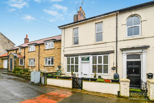 3 bed property, in The Green, £200,000