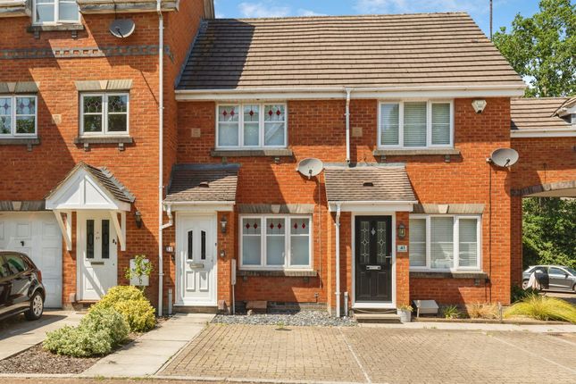 2 bed property, in Cousins Way, £300,000