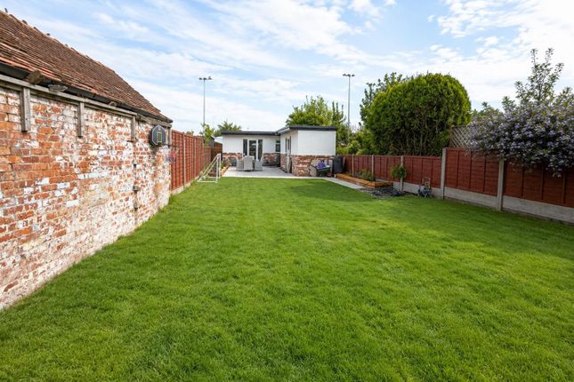4 bed property, in Lynton Road, £395,000