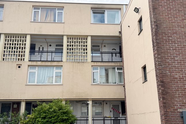 3 bed property, in Vaagso Close, £100,000