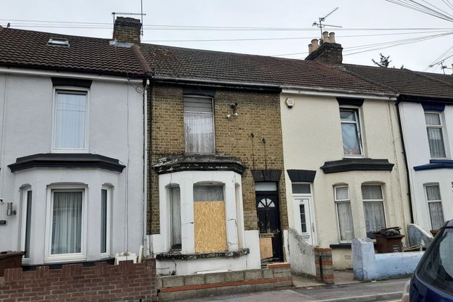 2 bed property, in 28 Victoria Street, £100,000