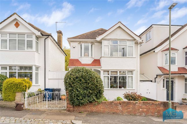 3 bed property, in Pank Avenue, £829,950