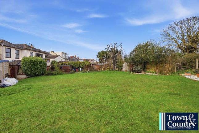 5 bed property, in Ladysmith Avenue, £530,000