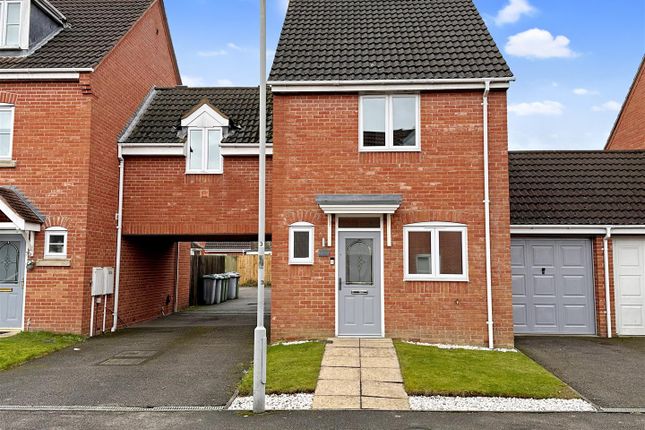 3 bed property, in Stirling Drive, £220,000