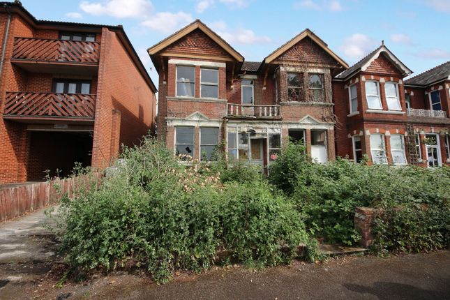4 bed property, in Whitworth Crescent, £450,000