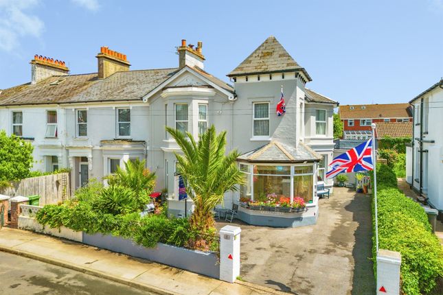 7 bed property, in Polsham Park, £450,000