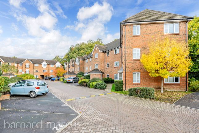 2 bed property, in Rydons Way, £220,000
