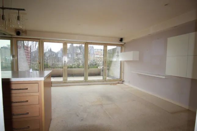 2 bed property, in Kendal Steps, £750,000