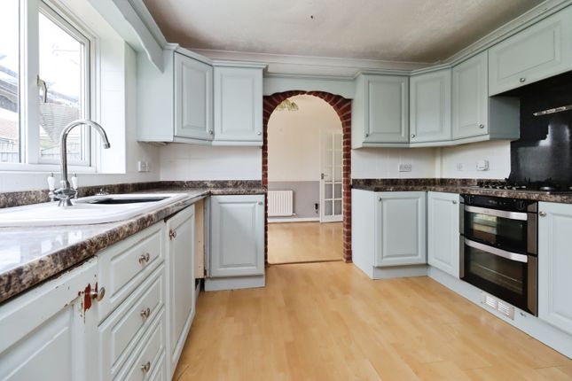 3 bed property, in Linnet Close, £315,000