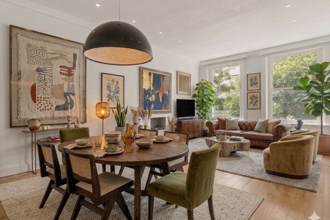 2 bed property, in Pembridge Crescent, £1,950,000