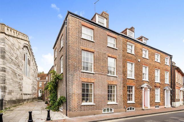5 bed property, in St. James Close, £870,000
