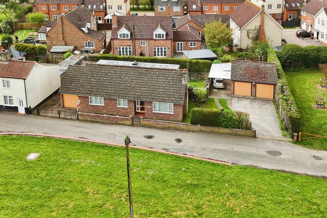 4 bed property, in Old Becclesgate, £270,000