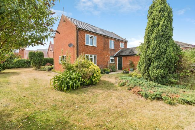 5 bed property, in Rectory Lane, £525,000
