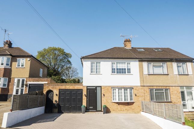3 bed property, in Garratts Road, £775,000