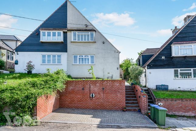 2 bed property, in East Hill, £350,000