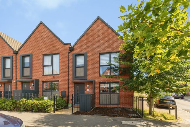 3 bed property, in Butterfly Lane, £375,000