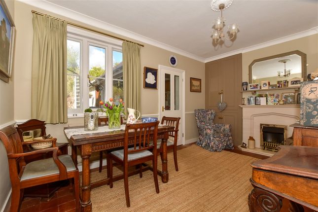 3 bed property, in Peaslake Lane, £800,000