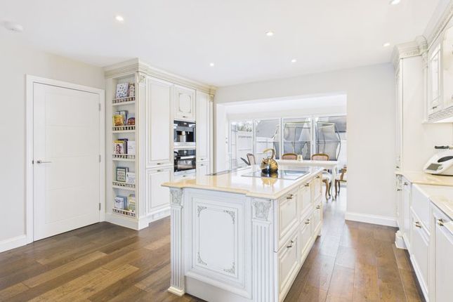 4 bed property, in Herald Gardens, £795,000