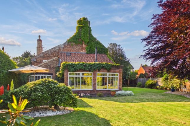 4 bed property, in High Street, £450,000