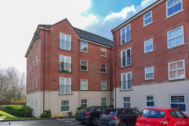 2 bed property, in Stonemere Drive, £114,000