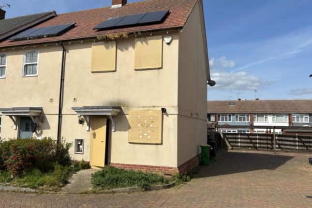 2 bed property, in 7 York Mews, £200,000