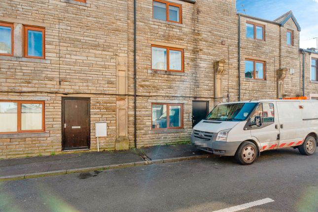 2 bed property, in Allendale Street, £55,000