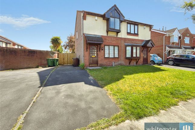 2 bed property, in Sarahs Croft, £135,000