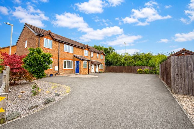 3 bed property, in Bullfinch Close, £300,000