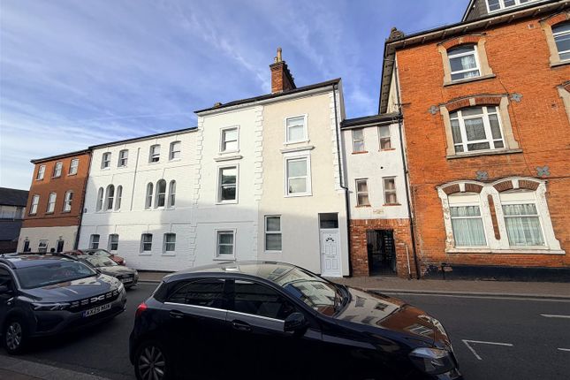 4 bed property, in Grosvenor Road, £425,000