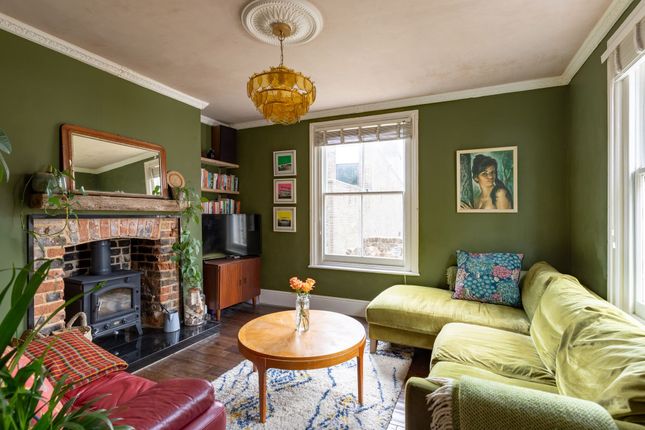 2 bed property, in Wheatley Place, £350,000