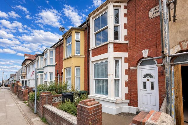 3 bed property, in Queens Road, £280,000