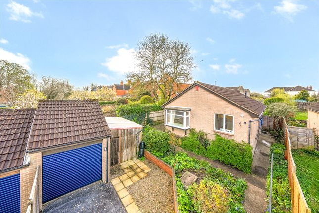 2 bed property, in Lethbridge Road, £250,000