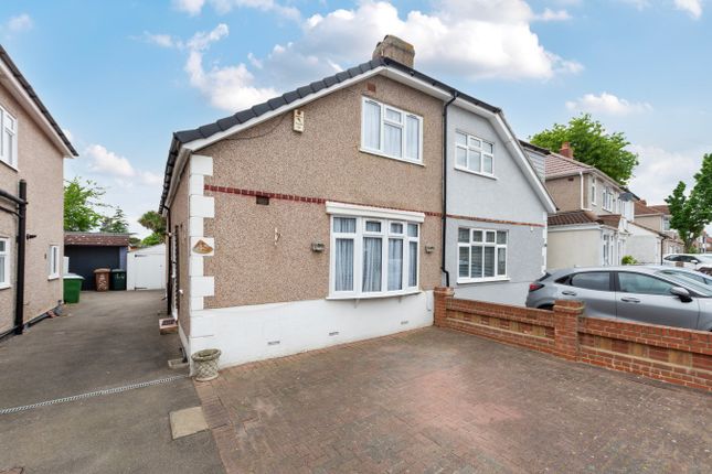 2 bed property, in Fen Grove, £425,000