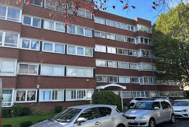 2 bed property, in Willesden Lane, £550,000