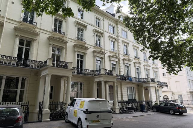 1 bed property, in Lower Ground Floor Flat, £475,000