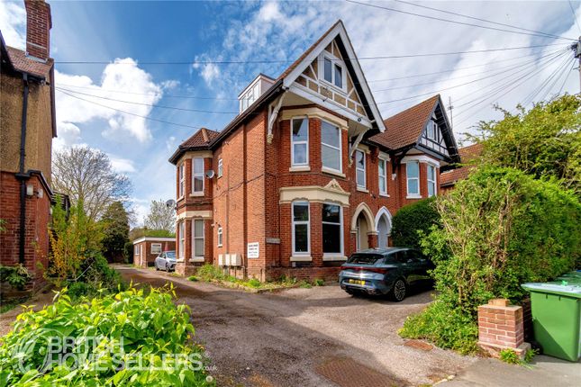 1 bed property, in Hill Lane, £123,000