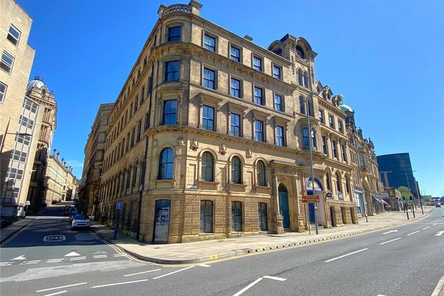 2 bed property, in Leeds Road, £36,000
