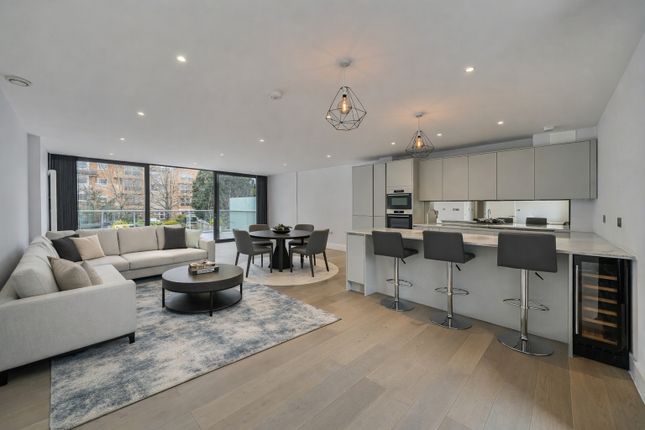 2 bed property, in Albemarle Road, £490,000