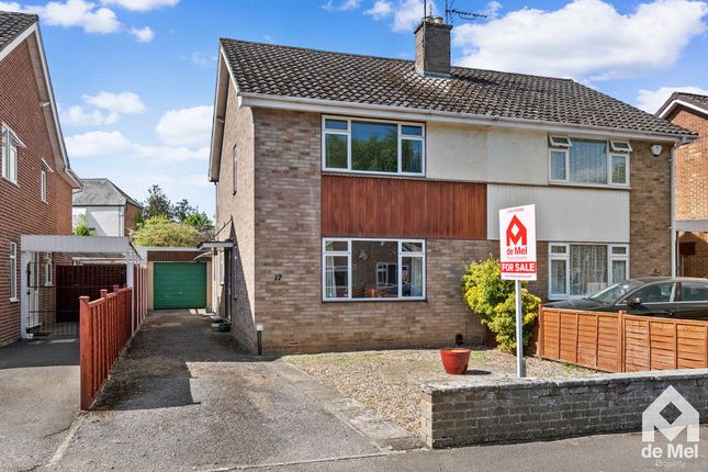 2 bed property, in Kingsmead Close, £250,000