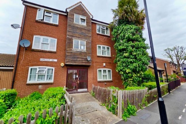 1 bed property, in Kirkham Road, £220,000