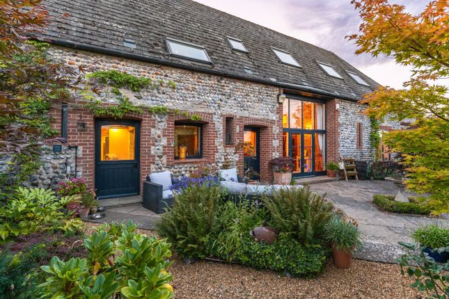 5 bed property, in Common Lane, £775,000