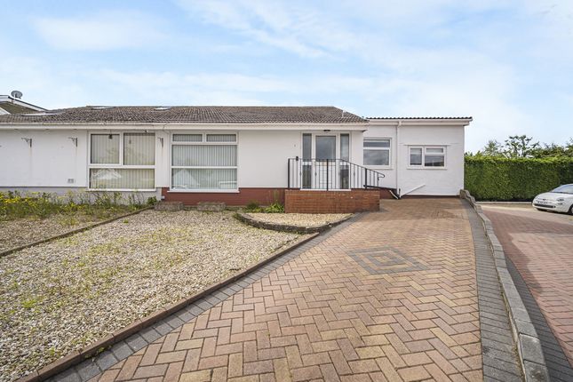 2 bed property, in Pine Tree Way, £230,000