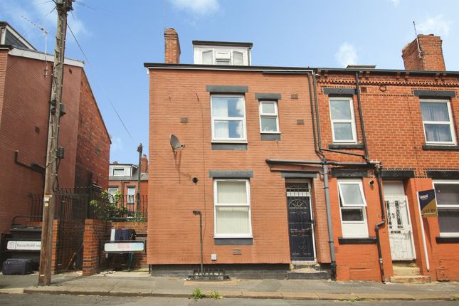 2 bed property, in Recreation Mount, £80,000