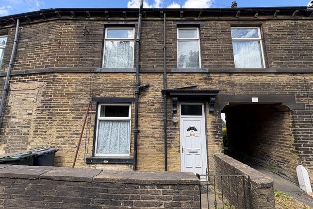 2 bed property, in Calder Banks, £80,000
