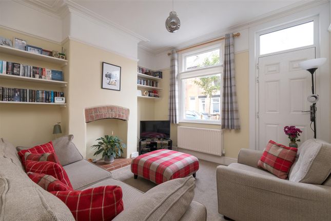 2 bed property, in Eastwood Road, £220,000