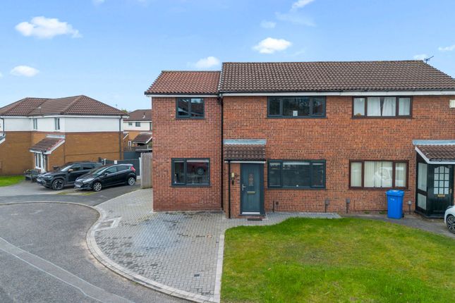 4 bed property, in Rangemoor Close, £295,000