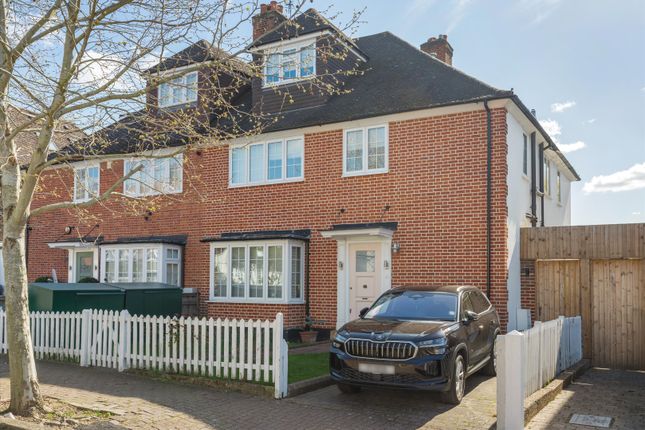5 bed property, in Herondale Avenue, £2,750,000