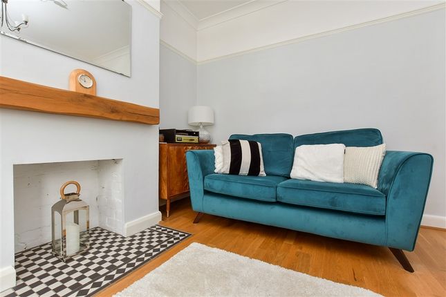 4 bed property, in Benhill Wood Road, £650,000