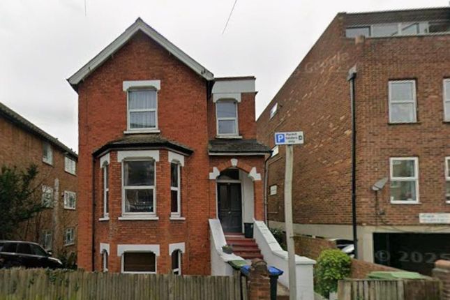 1 bed property, in Ravensbourne Road, £230,000