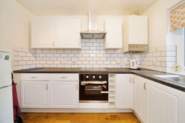 3 bed property, in Avenue Road, £600,000